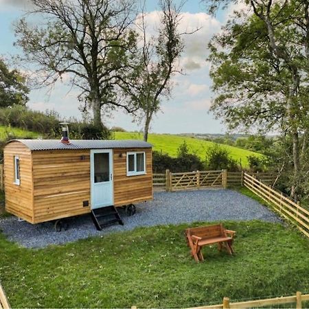 Berllan Y Bugail Shepherds Hut Hotel Llanwrda Exterior photo