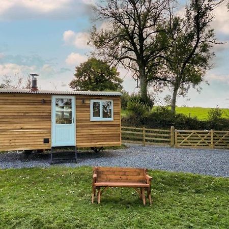 Berllan Y Bugail Shepherds Hut Hotel Llanwrda Exterior photo