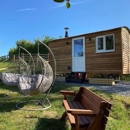 Berllan Y Bugail Shepherds Hut Hotel Llanwrda Exterior photo