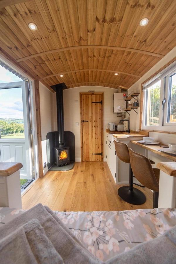 Berllan Y Bugail Shepherds Hut Hotel Llanwrda Exterior photo