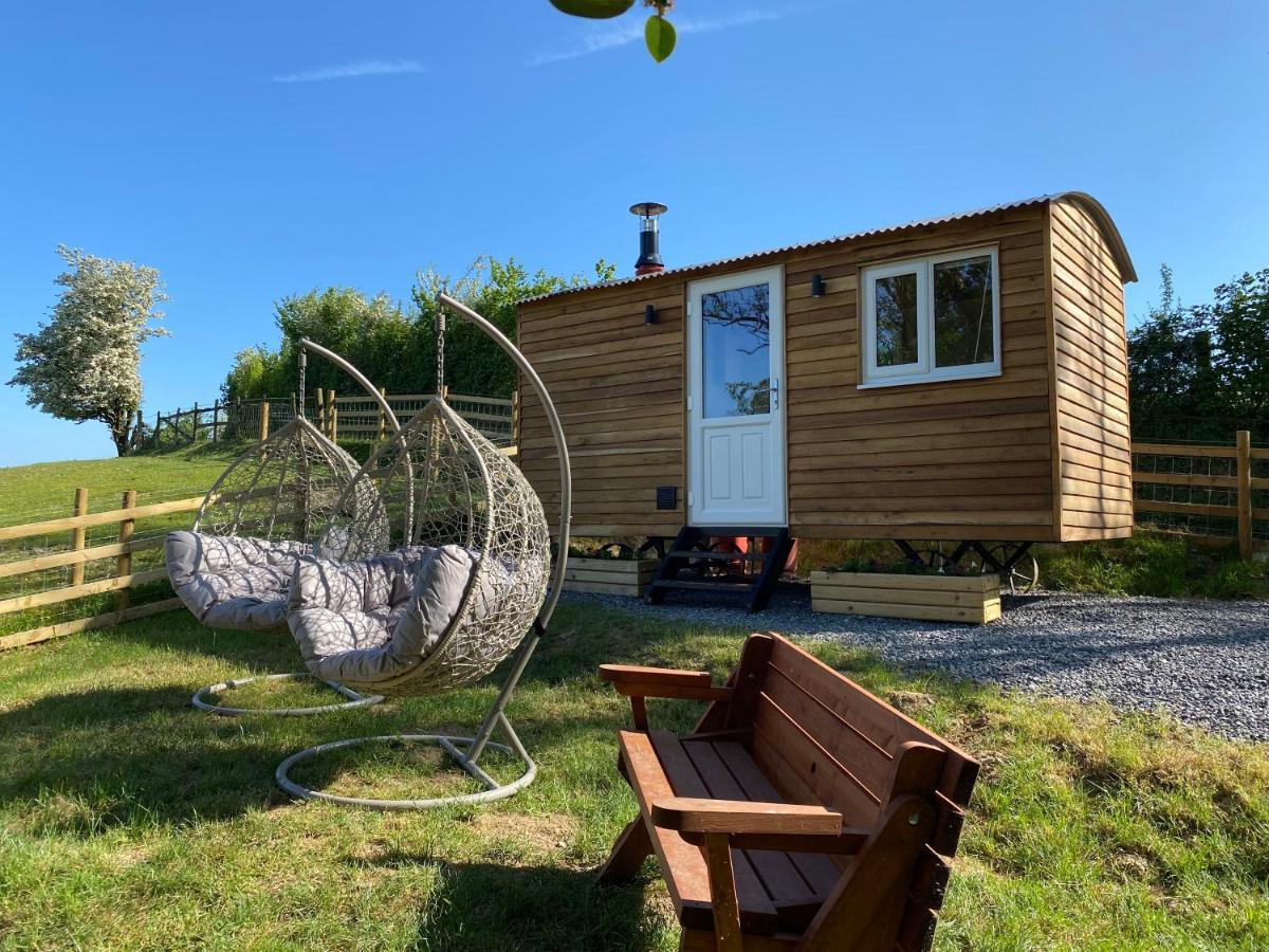 Berllan Y Bugail Shepherds Hut Hotel Llanwrda Exterior photo